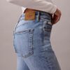 Jeans med hög midja och utsvängda ben Jeans med hög midja och utsvängda ben