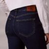 Jeans med hög midja och utsvängda ben Jeans med hög midja och utsvängda ben