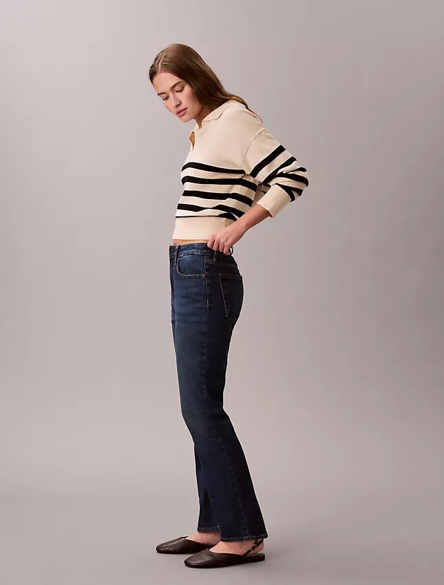 Jeans med hög midja och utsvängda ben Jeans med hög midja och utsvängda ben