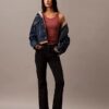 Jeans med medelhög midja och utsvängda ben Jeans med medelhög midja och utsvängda ben