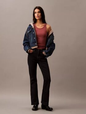 Jeans med medelhög midja och utsvängda ben