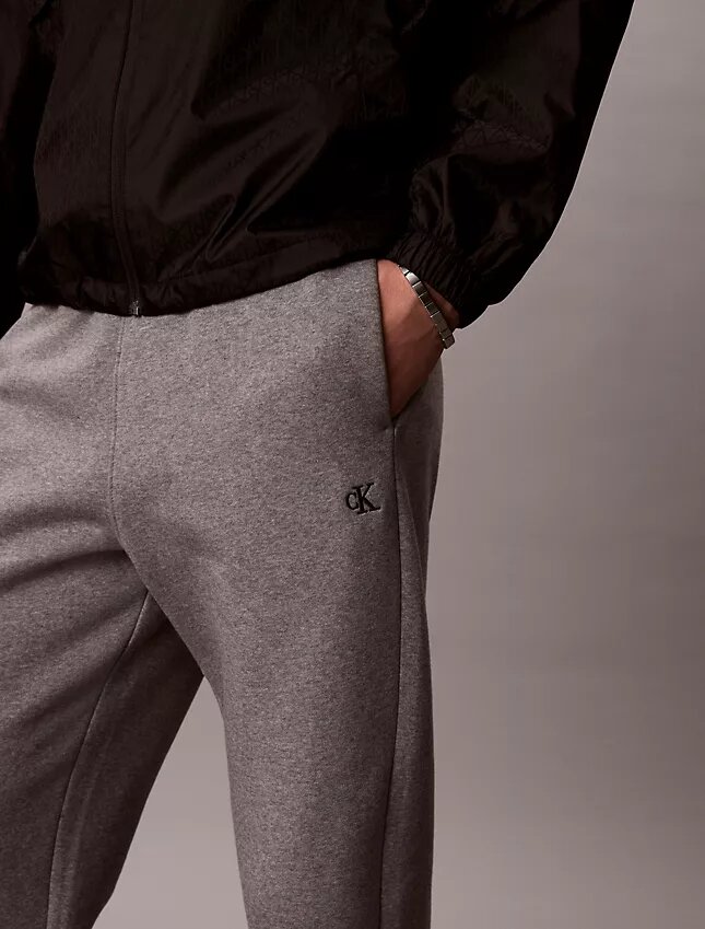 Joggingbyxor i fleece med Monogram Joggingbyxor i fleece med Monogram