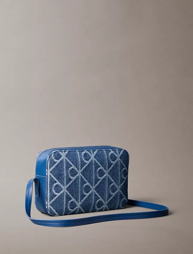 Kameraväska i Denim med emblem-logotyp över hela ytan Kameraväska i Denim med emblem-logotyp över hela ytan