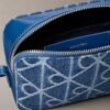 Kameraväska i Denim med emblem-logotyp över hela ytan Kameraväska i Denim med emblem-logotyp över hela ytan