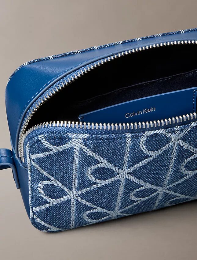 Kameraväska i Denim med emblem-logotyp över hela ytan Kameraväska i Denim med emblem-logotyp över hela ytan