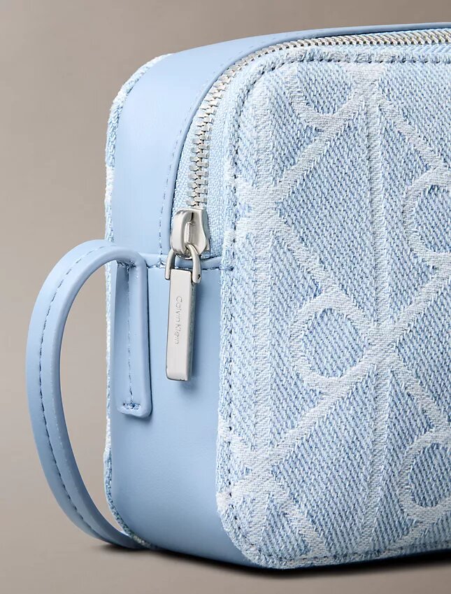 Kameraväska i Denim med emblem-logotyp över hela ytan Kameraväska i Denim med emblem-logotyp över hela ytan