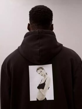 Kate Moss fleece-hoodie med tryck