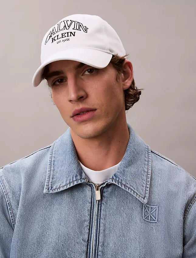 Keps med böjd logotyp Keps med böjd logotyp