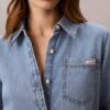 Klassisk Denim-skjorta med knappar Klassisk Denim-skjorta med knappar