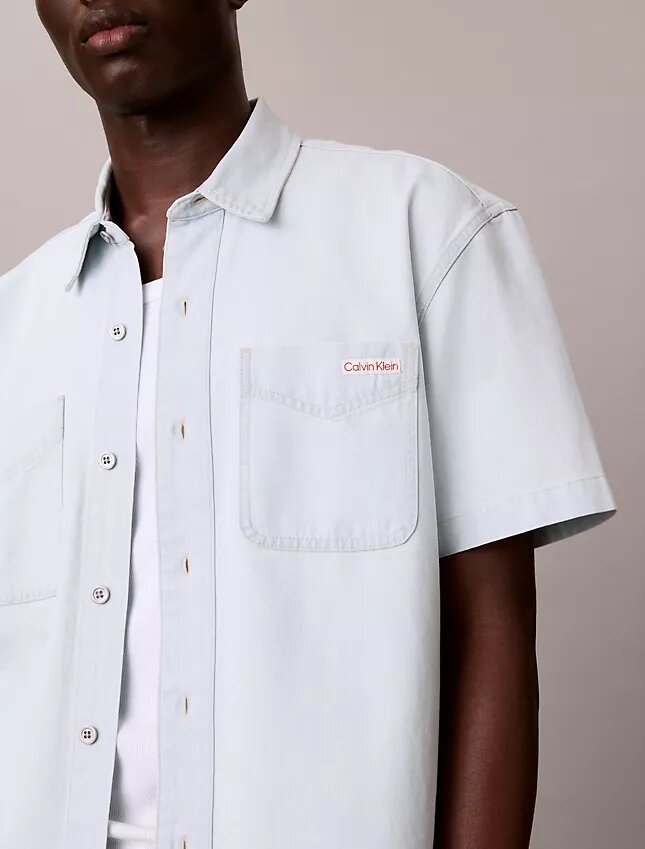 Klassisk kortärmad skjorta i Denim med knappar Klassisk kortärmad skjorta i Denim med knappar