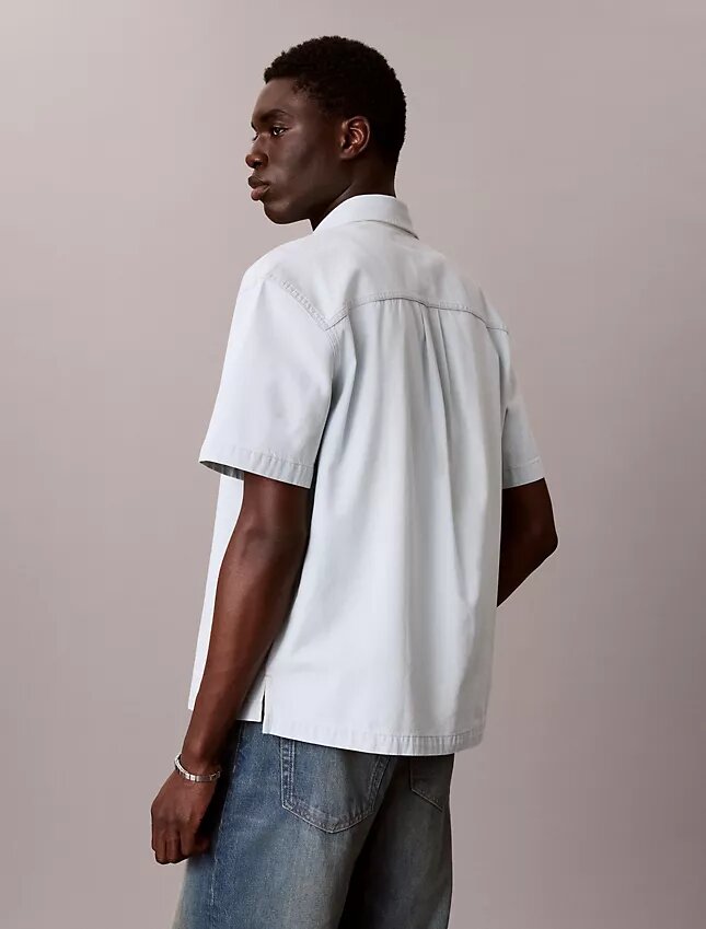 Klassisk kortärmad skjorta i Denim med knappar Klassisk kortärmad skjorta i Denim med knappar