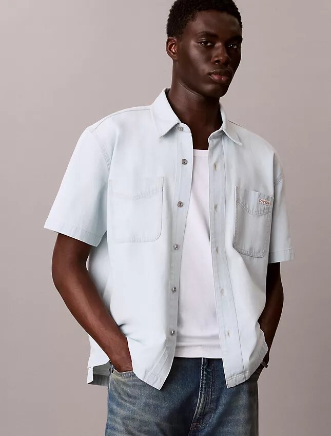 Klassisk kortärmad skjorta i Denim med knappar Klassisk kortärmad skjorta i Denim med knappar