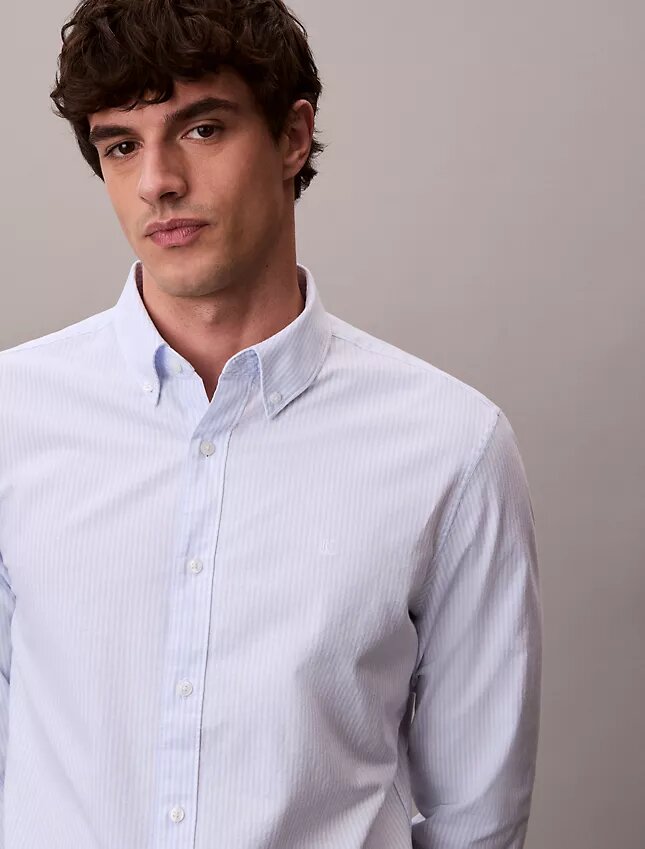 Klassisk oxfordskjorta i Cotton Stretch-bomull med ränder och knappar Klassisk oxfordskjorta i Cotton Stretch-bomull med ränder och knappar