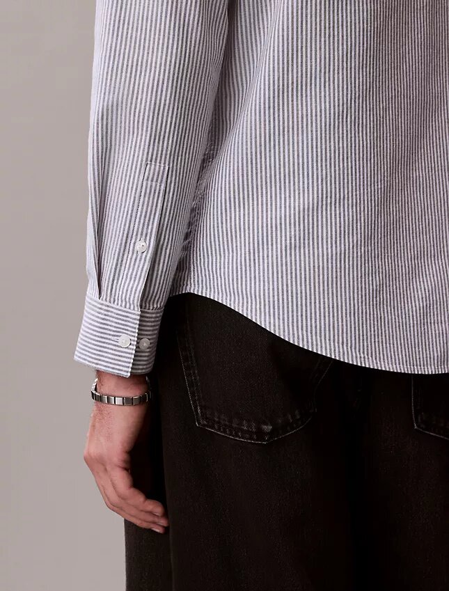 Klassisk oxfordskjorta i Cotton Stretch-bomull med ränder och knappar Klassisk oxfordskjorta i Cotton Stretch-bomull med ränder och knappar
