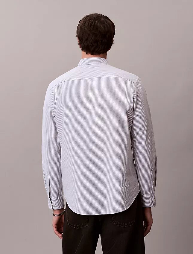 Klassisk oxfordskjorta i Cotton Stretch-bomull med ränder och knappar Klassisk oxfordskjorta i Cotton Stretch-bomull med ränder och knappar