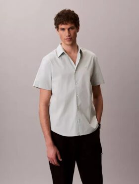 Klassisk skjorta i Cotton Stretch med knappar