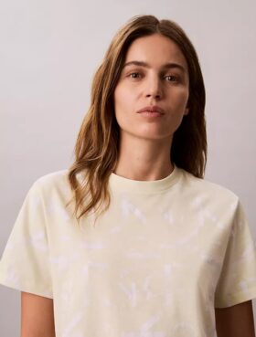 Klassisk T-shirt med blekt Monogram över hela plagget