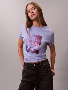 Klassisk T-shirt med blommig logotyp