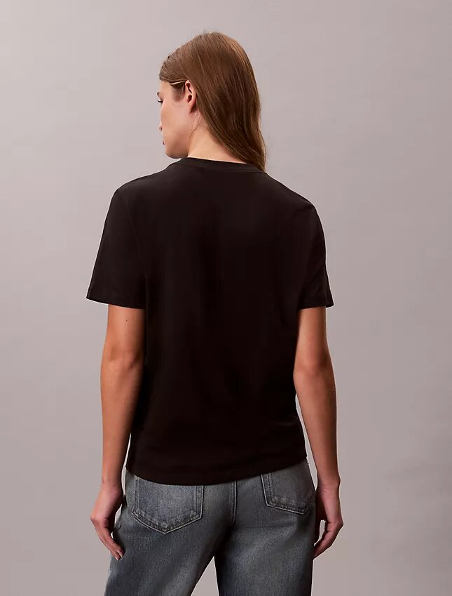 Klassisk T-shirt med blommig logotyp Klassisk T-shirt med blommig logotyp