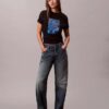 Klassisk T-shirt med blommig logotyp Klassisk T-shirt med blommig logotyp
