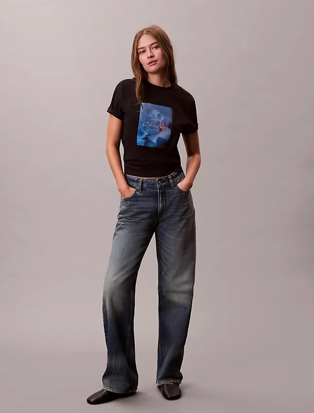 Klassisk T-shirt med blommig logotyp Klassisk T-shirt med blommig logotyp