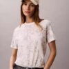 Klassisk T-shirt med blommönster Klassisk T-shirt med blommönster