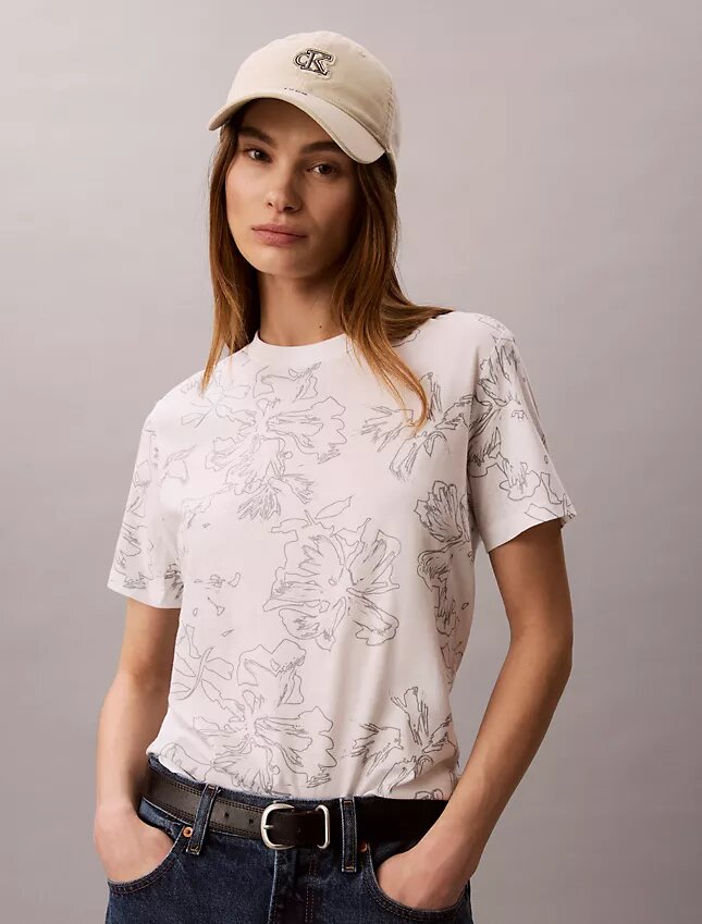 Klassisk T-shirt med blommönster Klassisk T-shirt med blommönster