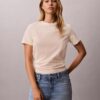 Klassisk T-shirt med blommönster Klassisk T-shirt med blommönster