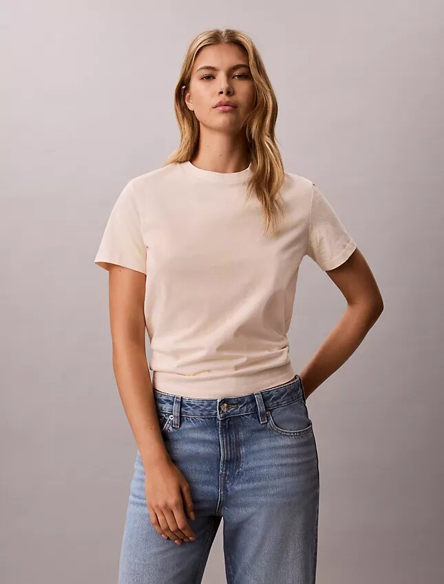 Klassisk T-shirt med blommönster Klassisk T-shirt med blommönster