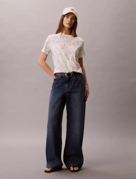 Klassisk T-shirt med blommönster