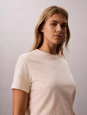 Klassisk T-shirt med blommönster