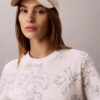 Klassisk T-shirt med blommönster Klassisk T-shirt med blommönster