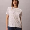 Klassisk T-shirt med blommönster Klassisk T-shirt med blommönster