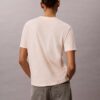Klassisk T-shirt med blommönster Klassisk T-shirt med blommönster