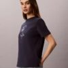 Klassisk T-shirt med blommönster Klassisk T-shirt med blommönster