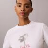 Klassisk T-shirt med blommönster Klassisk T-shirt med blommönster