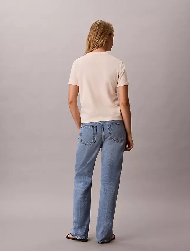 Klassisk T-shirt med blommönster Klassisk T-shirt med blommönster