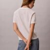 Klassisk T-shirt med blommönster Klassisk T-shirt med blommönster