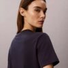 Klassisk T-shirt med blommönster Klassisk T-shirt med blommönster