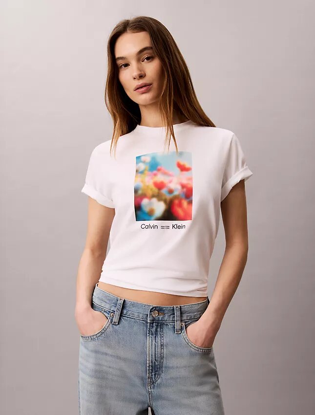 Klassisk T-shirt med blommotiv Klassisk T-shirt med blommotiv