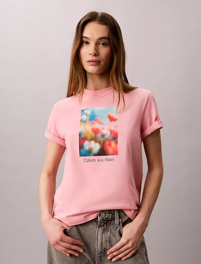 Klassisk T-shirt med blommotiv Klassisk T-shirt med blommotiv