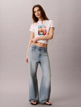 Klassisk T-shirt med blommotiv