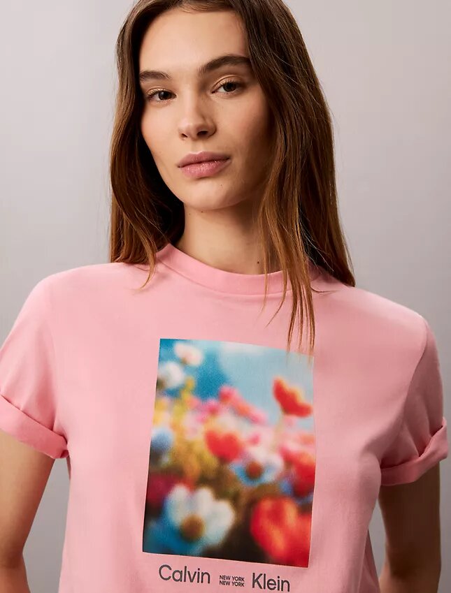 Klassisk T-shirt med blommotiv Klassisk T-shirt med blommotiv