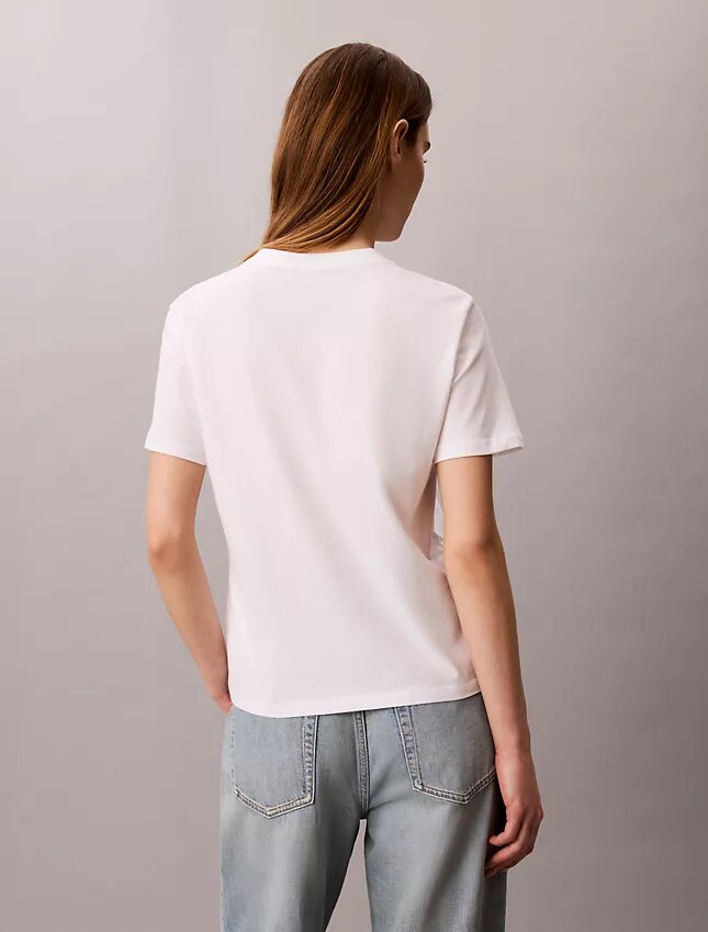 Klassisk T-shirt med blommotiv Klassisk T-shirt med blommotiv