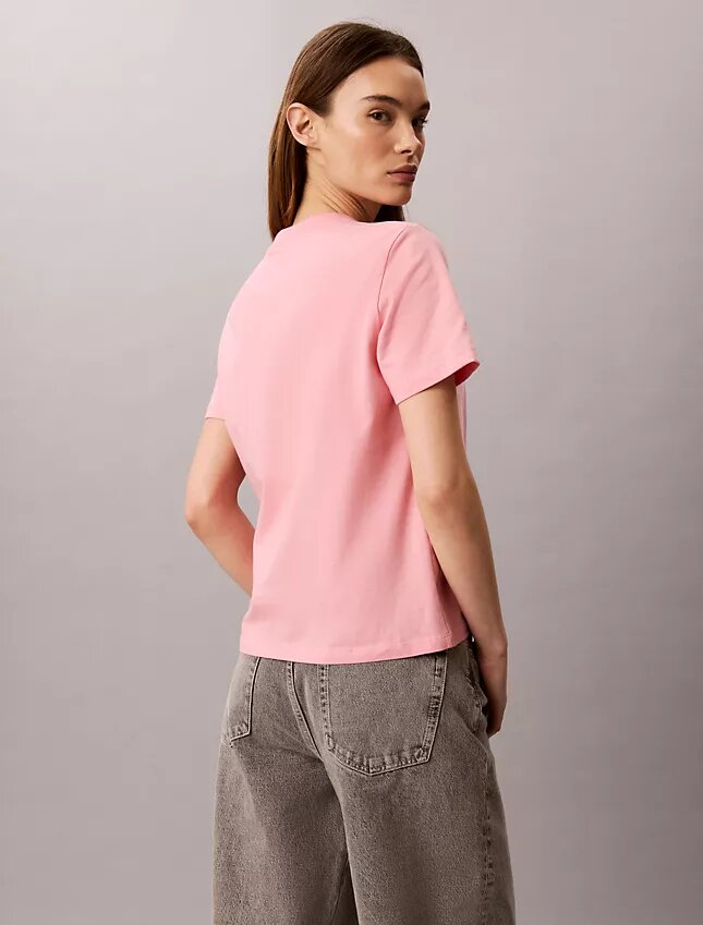 Klassisk T-shirt med blommotiv Klassisk T-shirt med blommotiv
