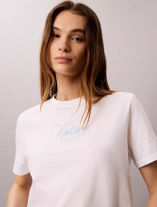 Klassisk T-shirt med Calvin-logotyp Klassisk T-shirt med Calvin-logotyp