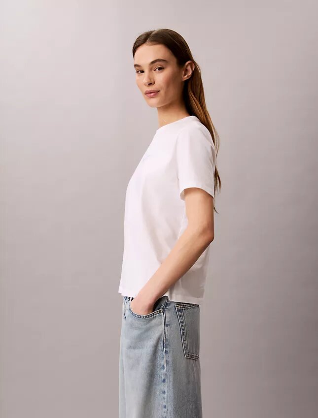 Klassisk T-shirt med Calvin-logotyp Klassisk T-shirt med Calvin-logotyp