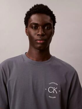 Klassisk T-shirt med cirkelformad logotyp Klassisk T-shirt med cirkelformad logotyp