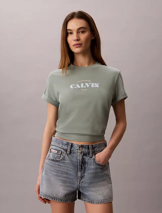 Klassisk T-shirt med grafiskt tryck i fet stil Klassisk T-shirt med grafiskt tryck i fet stil
