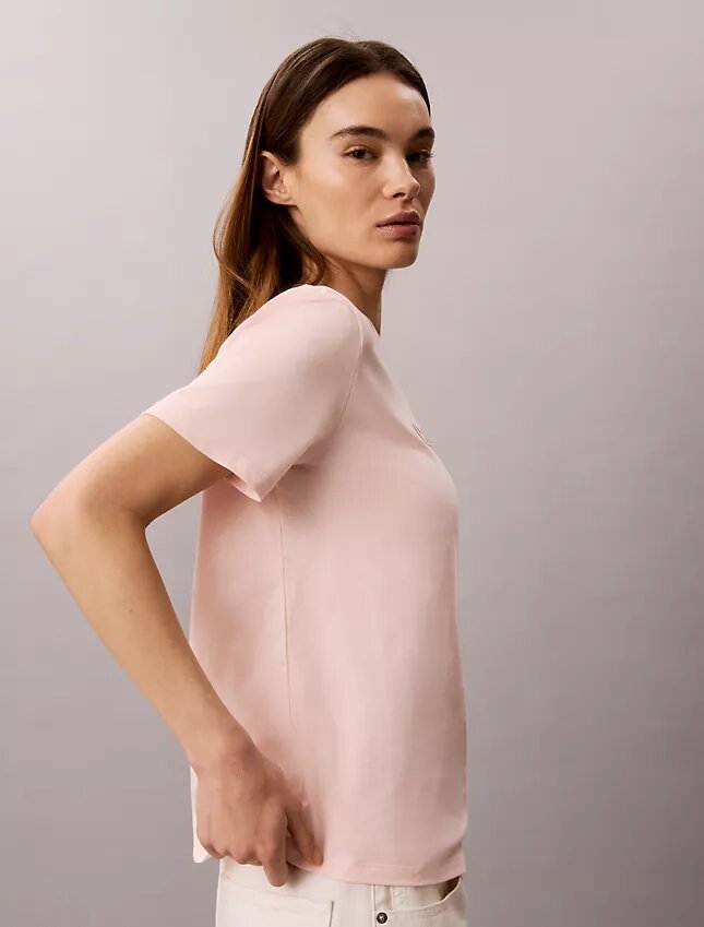 Klassisk T-shirt med grafiskt tryck i fet stil Klassisk T-shirt med grafiskt tryck i fet stil